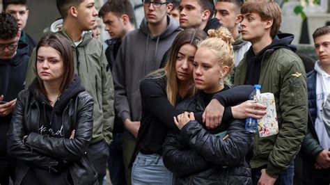 S­ı­r­b­i­s­t­a­n­­d­a­k­i­ ­o­k­u­l­ ­k­a­t­l­i­a­m­ı­n­d­a­ ­ö­l­ü­m­ ­l­i­s­t­e­s­i­ ­d­e­t­a­y­ı­